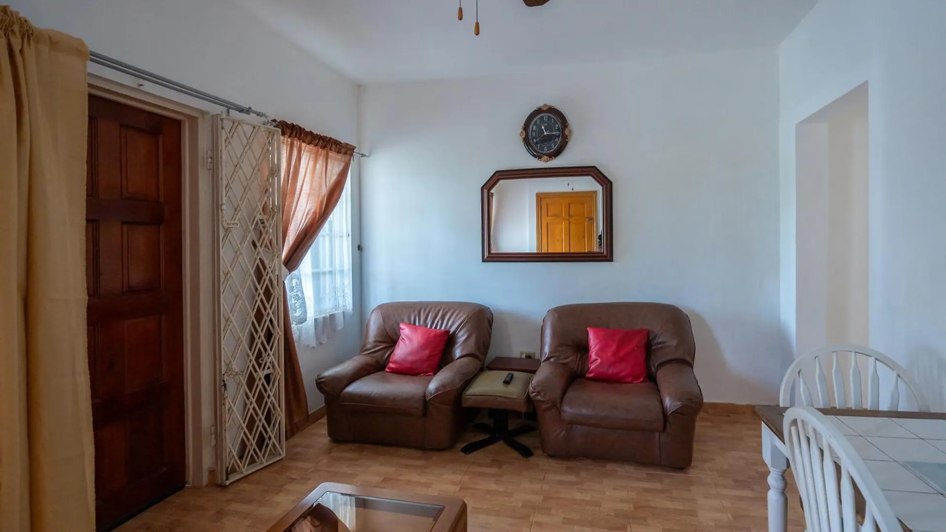 Homestay Rosewood Apartment Montego Bay